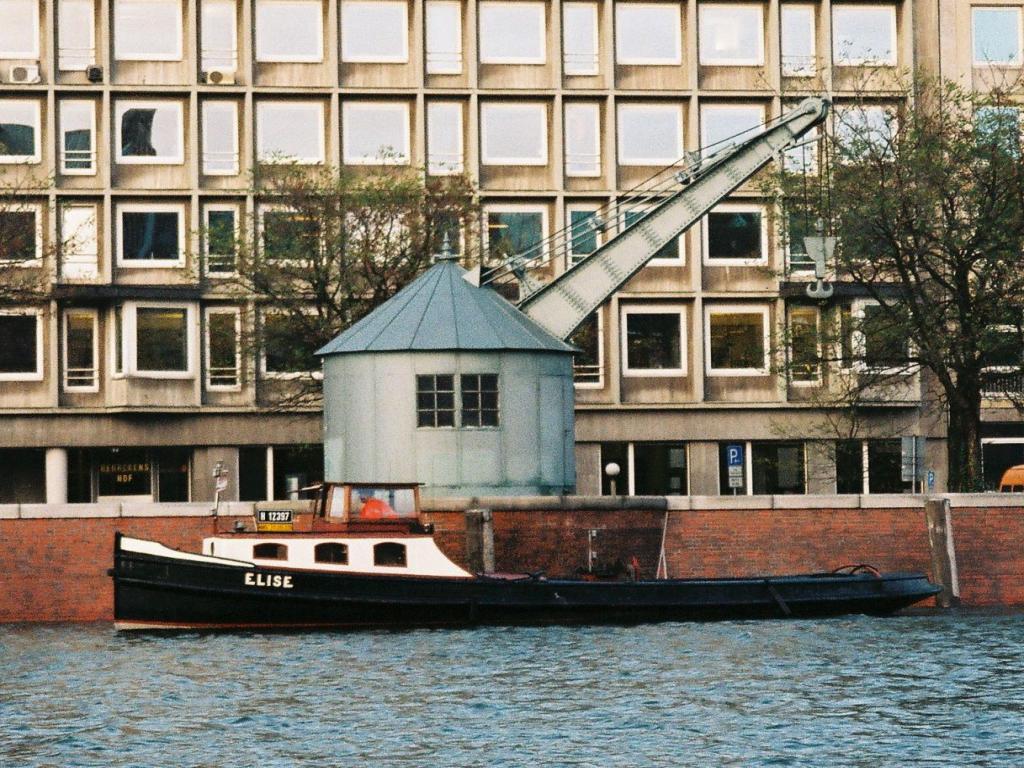 Barkasse Elise am Neuen Krahn bei Hochwasser